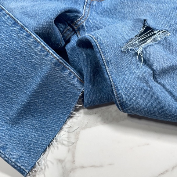 24 HR SALE ONLY Levi’s 501 High Rise Raw Hem Jeans - Picture 3 of 6